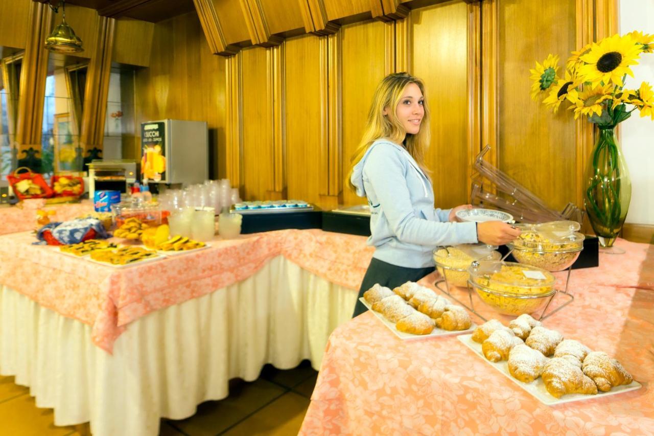 Breguzzo Hotel Carlone מראה חיצוני תמונה