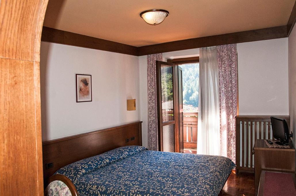 Breguzzo Hotel Carlone מראה חיצוני תמונה