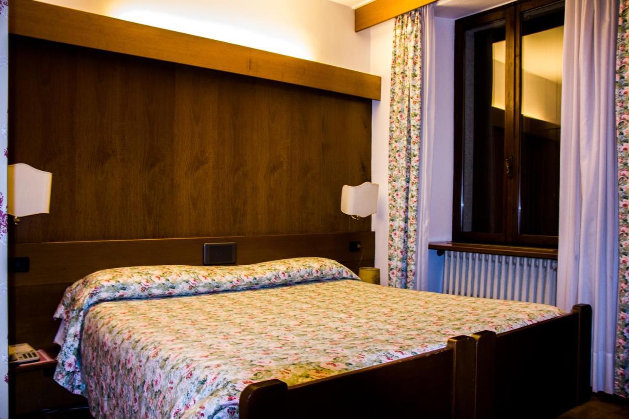 Breguzzo Hotel Carlone מראה חיצוני תמונה
