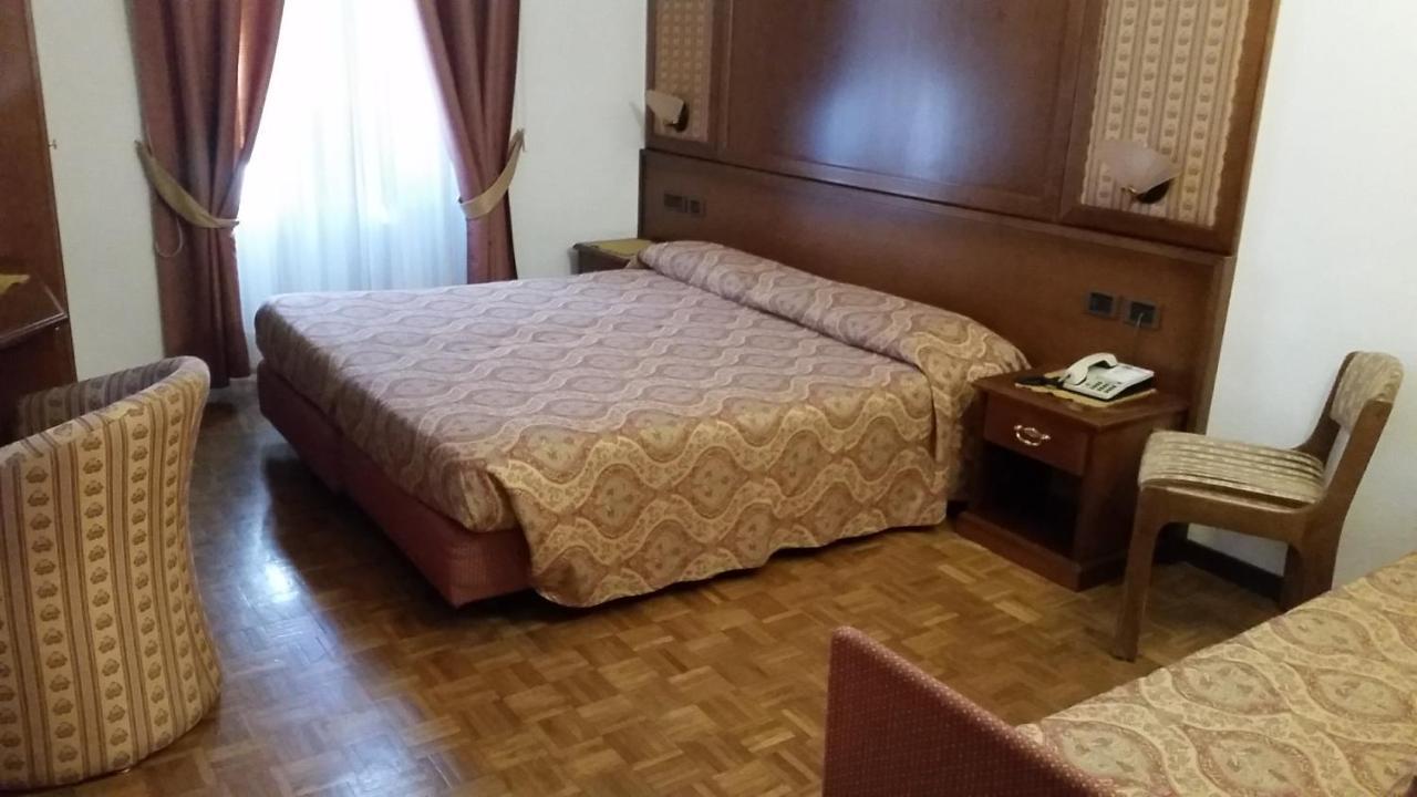 Breguzzo Hotel Carlone מראה חיצוני תמונה
